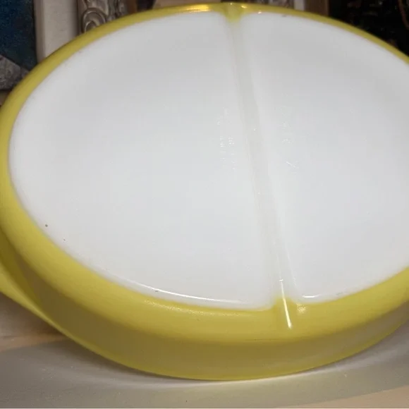 Vintage Pyrex Yellow 1 1/2 QT Divided Casserole Baking Dish - Picture 7 of 13